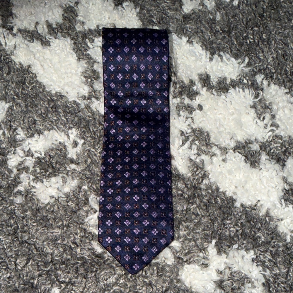 NWOT Paul Stuart Elegant Navy Blue Patterned Silk Men’s Tie